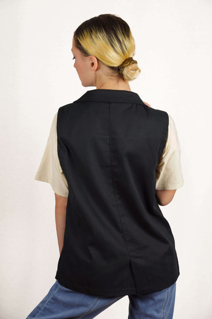 THE SLEEVELESS JACKET