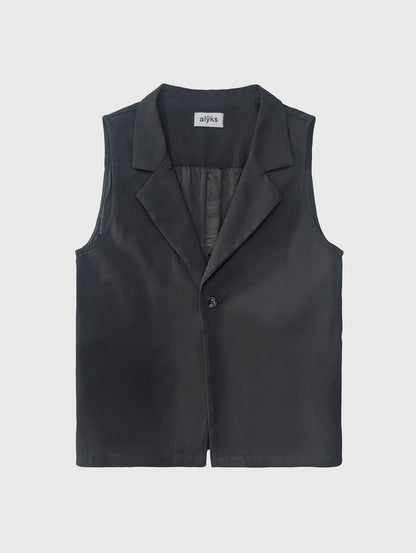 THE SLEEVELESS JACKET
