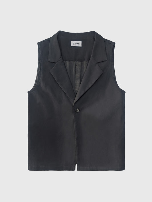 THE SLEEVELESS JACKET